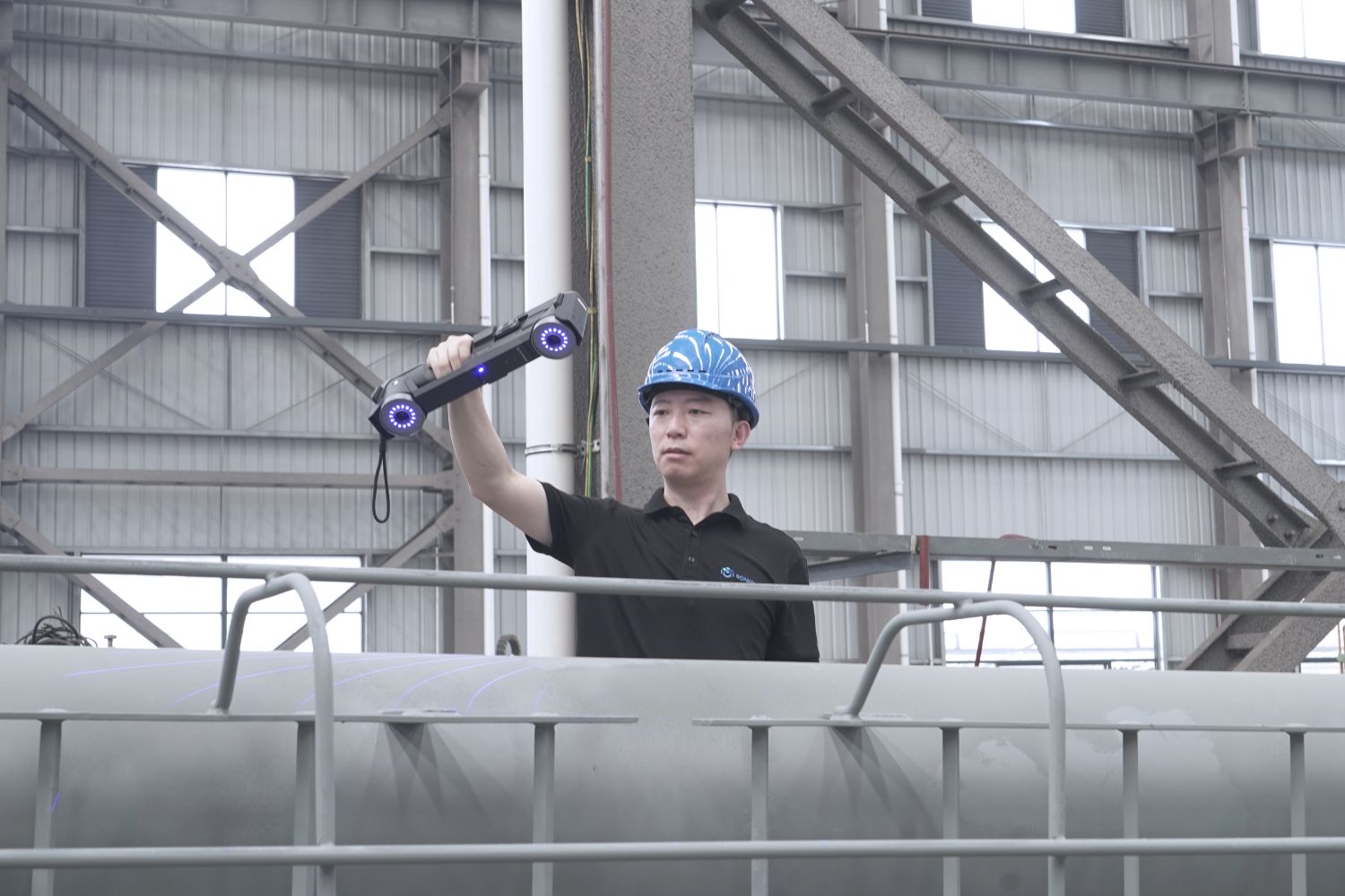 TrackScan GO tracker used as a handheld scanner for large-area measurement
